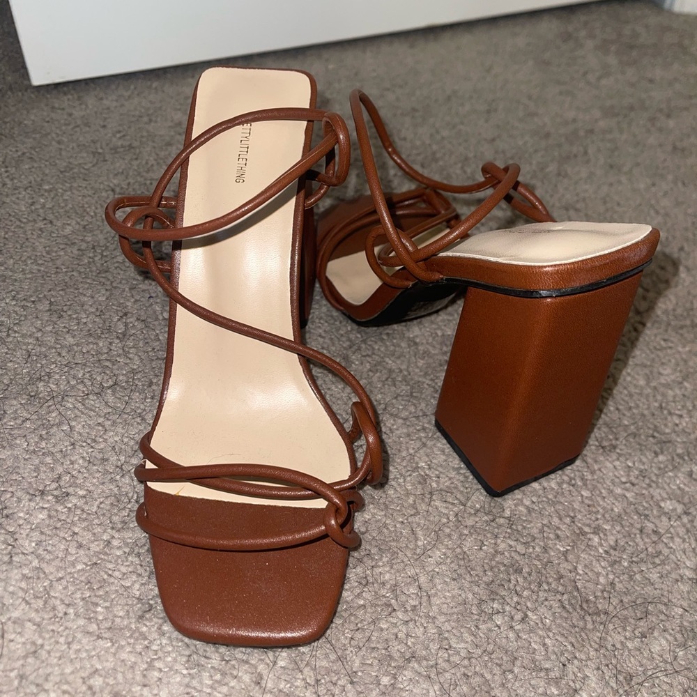 Nwot prettylittlething heel
